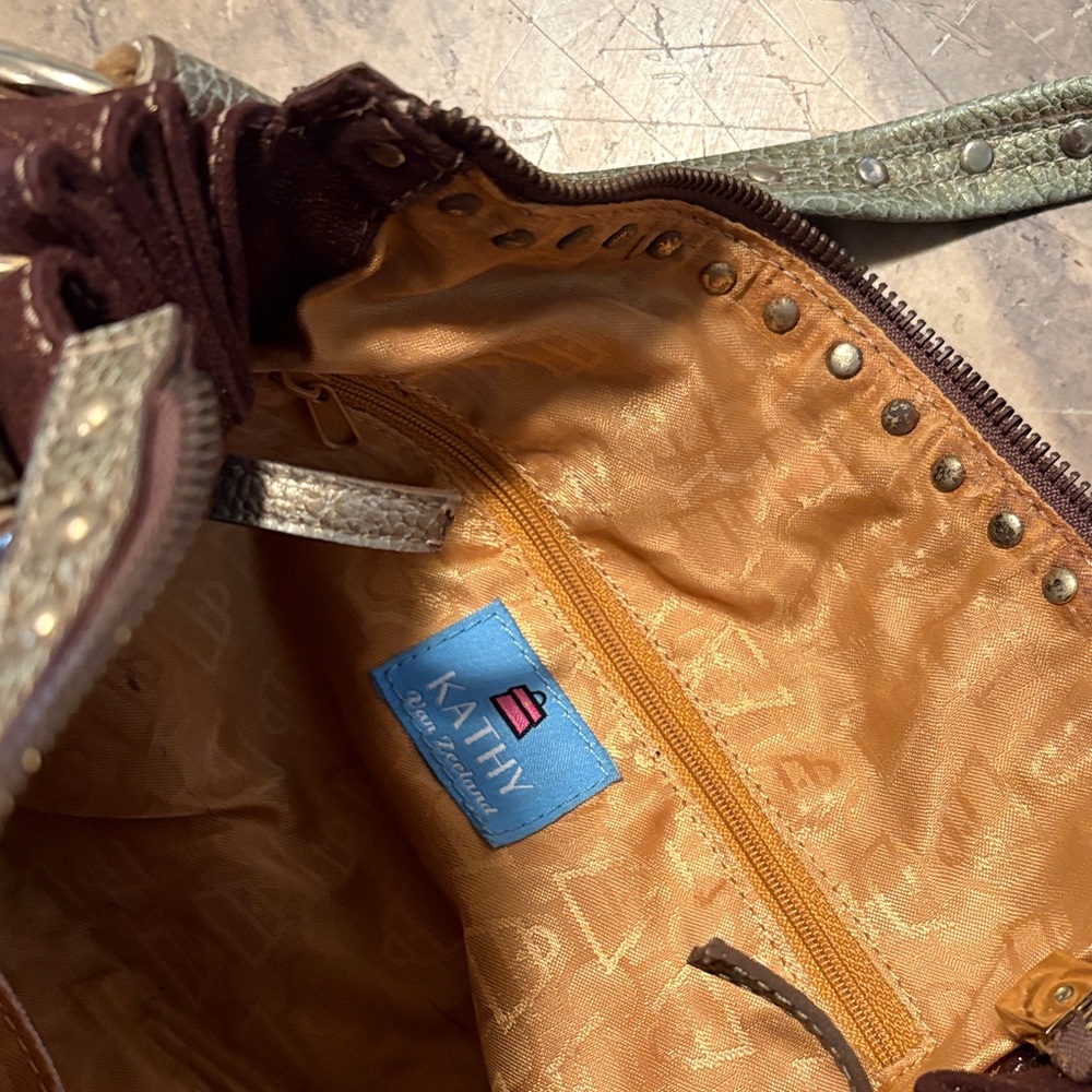 Brown Sparkle Suede Handbag with Gold Accents Charm Keychain Kathy Van Zeeland - Picture 15 of 16